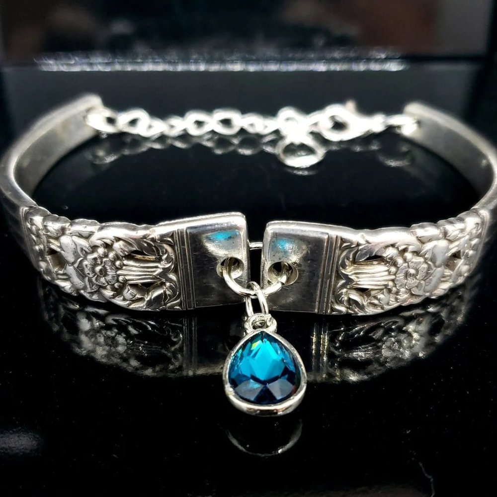 Vintage Oneida Community 1936 "Coronation" pattern silverplate spoon bracelet. W